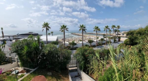 LA VILLA fronte SPIAGGIA BANDIERA BLU